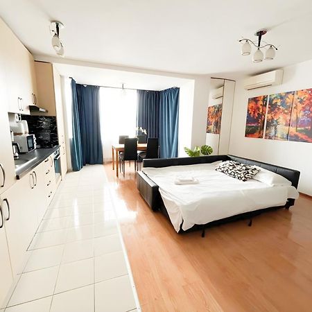 Enchanting Retreat - Historic Old Town - Pet-Friendly Haven - Steps From Unirii Bukarest Exteriör bild