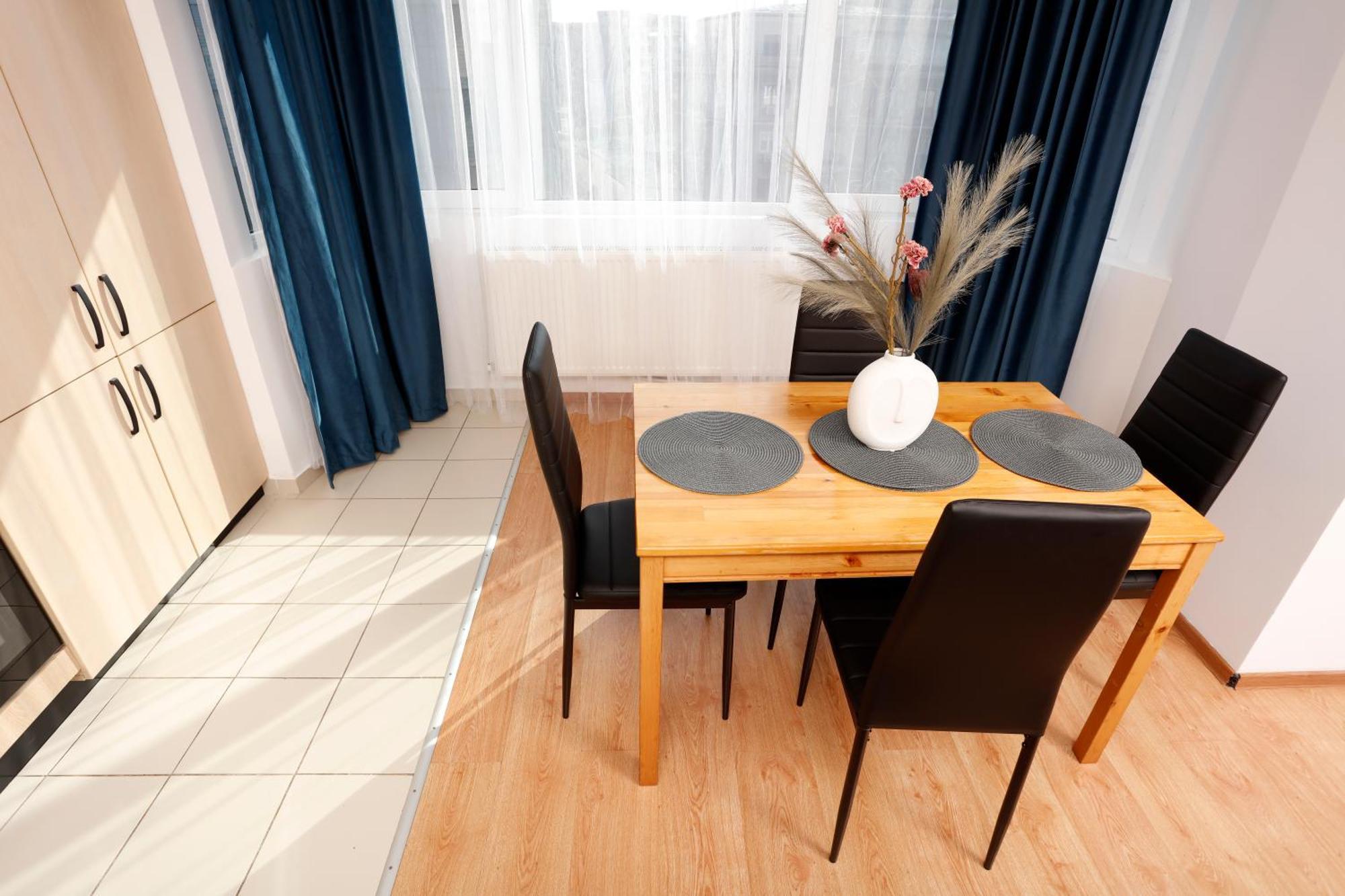 Enchanting Retreat - Historic Old Town - Pet-Friendly Haven - Steps From Unirii Bukarest Exteriör bild