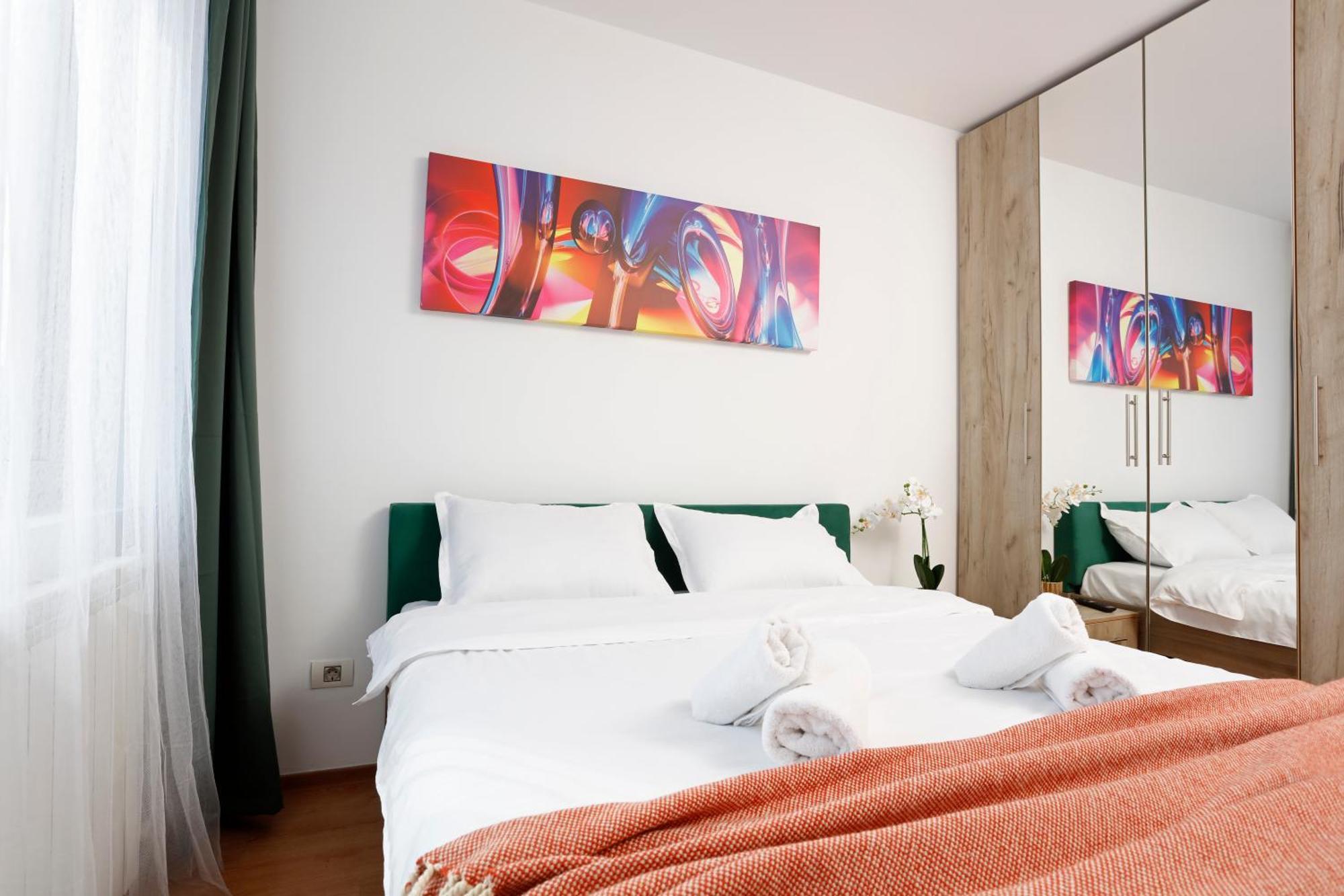Enchanting Retreat - Historic Old Town - Pet-Friendly Haven - Steps From Unirii Bukarest Exteriör bild