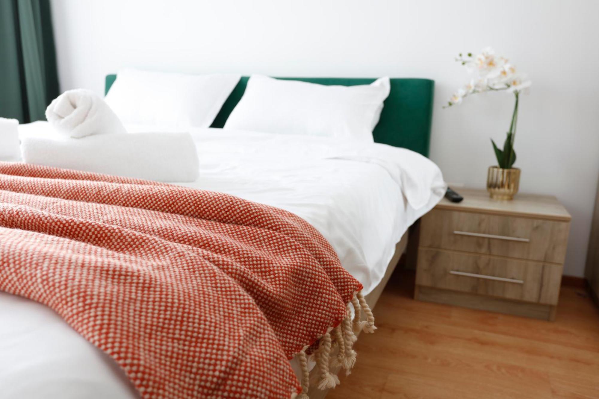 Enchanting Retreat - Historic Old Town - Pet-Friendly Haven - Steps From Unirii Bukarest Exteriör bild