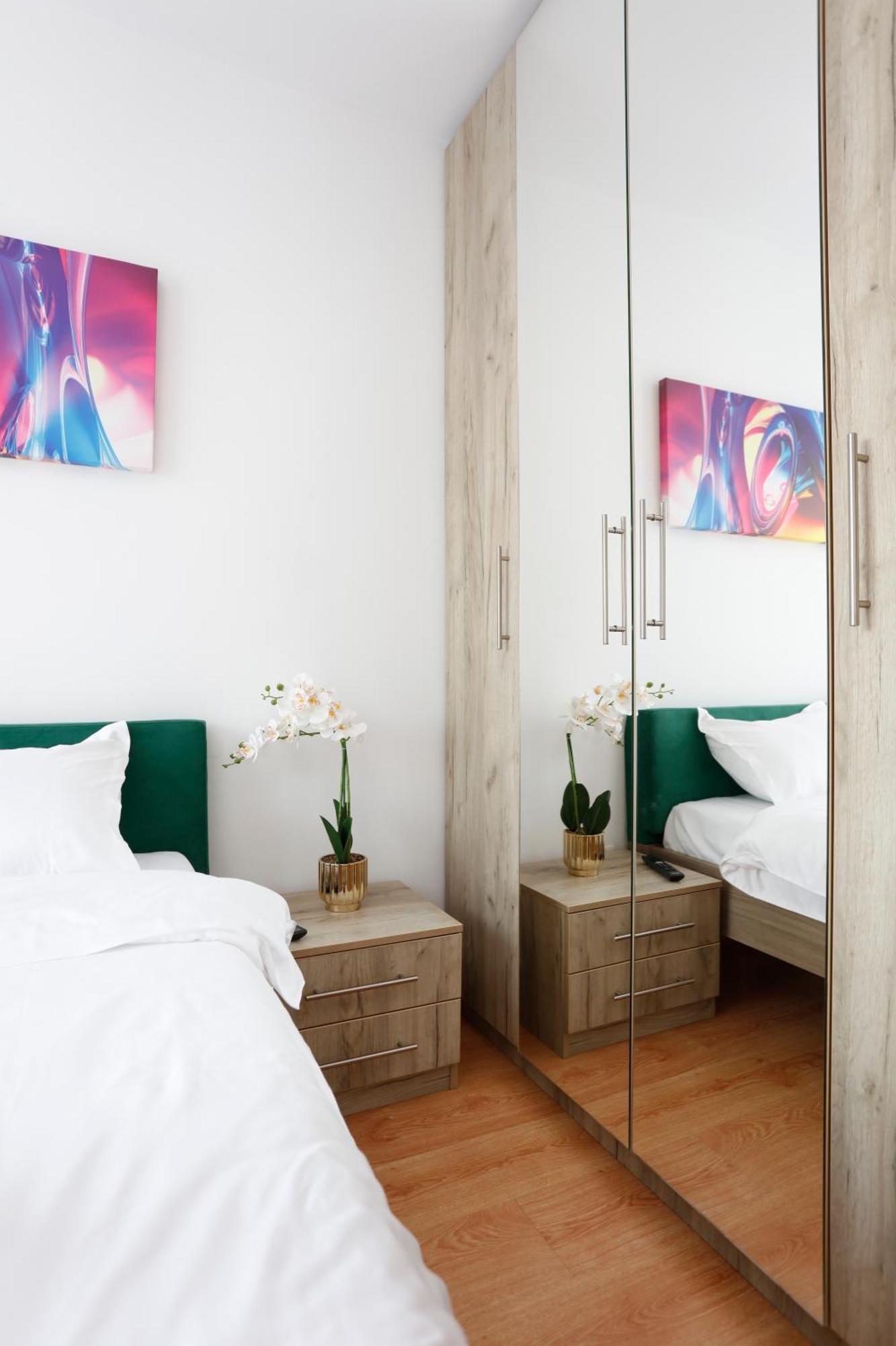 Enchanting Retreat - Historic Old Town - Pet-Friendly Haven - Steps From Unirii Bukarest Exteriör bild